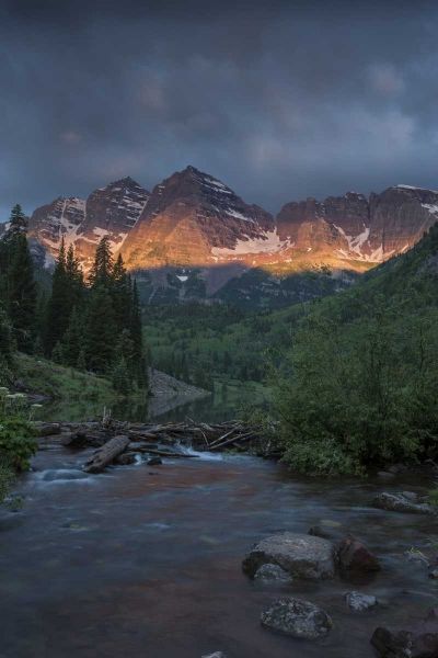 CO, Sunrise clouds on Maroon Bells mountains